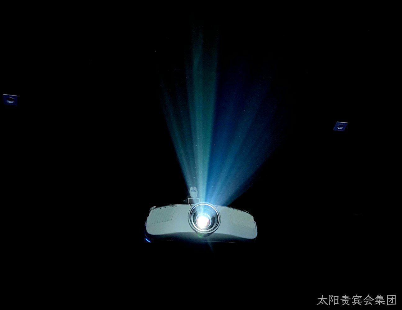 电影放映设备示意